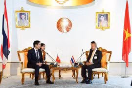 越南驻泰国大使范越雄礼节性拜会泰国上议院议长蒙坤·素拉沙乍（Mongkol Surasajja）。图自越通社