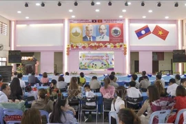 阮攸老越双语学校2024-2025学年结业典礼。图自越通社