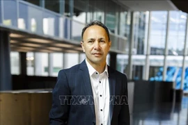 新西兰奥克兰理工大学校长达蒙·萨利萨。图自越通社