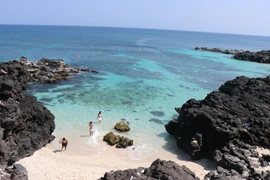广义省李山岛县小岛——在碧蓝的大海中的“绿色宝石”
