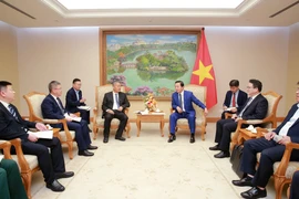 越南政府副总理陈红河会见中铁六局集团总经理王波。图自越通社