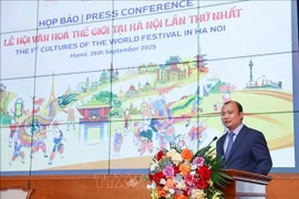文化体育与旅游部常务副部长黎海平在新闻发布会上发表讲话。图自越通社