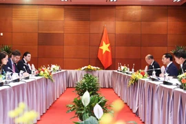 越南政府副总理兼外交部部长裴青山会见哥伦比亚外交部主管多边事务的副部长毛里西奥·哈拉米略。图自越通社