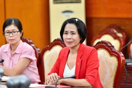 由越南体育总局副局长黎氏黄燕率领的越南文化体育与旅游部体育总局工作代表团在河内与由菲律宾橄榄球联合会主席、世界橄榄球理事会成员Ada Milby率领的东南亚橄榄球联合会举行工作会谈。图自tdtt.gov.vn