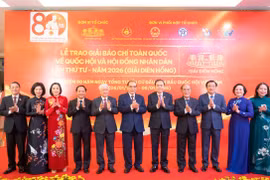 越南国会主席陈青敏和党、国家领导人出席颁奖典礼。图自daibieunhandan.vn