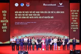 第六届全球越南青年知识分子论坛咨询委员会成员。图自越通社