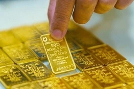 10月1日上午越南国内每两金条卖出价1.38亿越盾。图自thuonggiaonline.vn