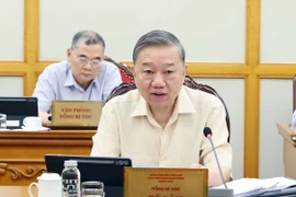 苏林总书记主持召开政治局、书记处会议