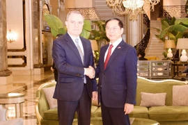 越南政府副总理、外交部长裴青山会见阿塞拜疆外交部长杰伊洪·巴伊拉莫夫。图自越通社