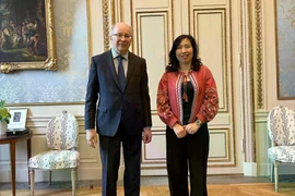 越南外交部副部长黎氏秋姮和瑞典外交部国务秘书达格·哈特利乌斯。图自dangcongsan.org.vn