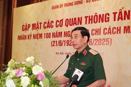 越共中央政治局委员、中央军委副书记、国防部长潘文江大将发表讲话。图自越通社