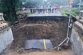 截至11月7日11时，第13号台风已造成12人死亡与受伤