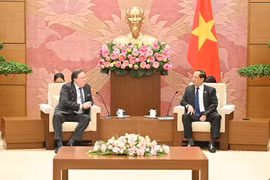 越南国会副主席陈光方会见美国驻越大使。图自quochoi.vn