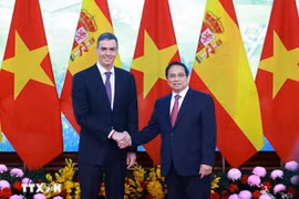 越南政府总理范明政同西班牙首相佩德罗·桑切斯举行会谈。图自越通社