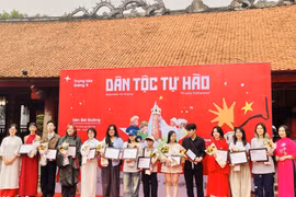 “民族自豪”画展在国家特别遗迹--文庙国子监举行。图自越通社
