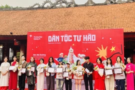 “民族自豪”画展在国家特别遗迹--文庙国子监举行。图自越通社