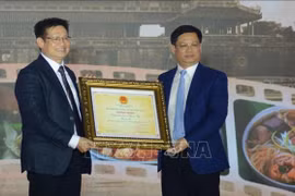 顺化牛肉粉正式被列入国家级非物质文化遗产名录的发布仪式。图自越通社