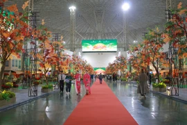 2025年秋季博览会总展览面积超过13万平方米，设有5个主题展区，超过3000个标准展位。图自Vietnam+