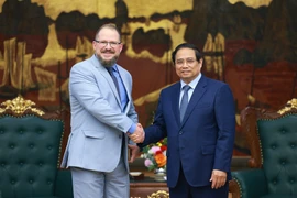 越南政府总理范明政会见美国高通总裁兼首席执行官克里斯蒂亚诺·安蒙。图自越通社