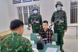 越南西宁省美贵西口岸边防哨所日前破获一起跨境毒品走私案，当场抓获两名犯罪嫌疑人，缴获近4公斤毒品。图自越通社