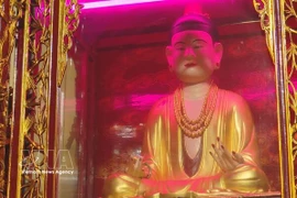 独具特色的宁平省广宫祠圣母柳杏雕像