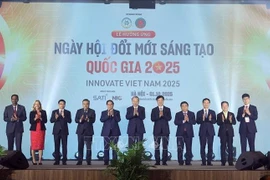 越共中央总书记、中央发展科学技术、创新和数字化转型指导委员会主任苏林，越南政府总理范明政和各位代表出席以“全民创新——国家发展的动力”为主题的国家创新日活动响应仪式。图自越通社
