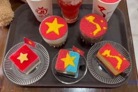 金星红旗糕点风靡越南国庆季 “吃出”爱国新潮流