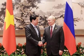 国家主席梁强会见俄罗斯总统普京