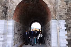 约旦众议院议长入陵瞻仰胡志明主席遗容，参观升龙皇城和越南军事历史博物馆