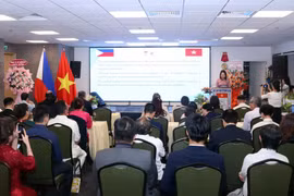 胡志明市友好组织联合会（HUFO）在胡志明市举行题为“越南-菲律宾：加深友谊，可持续未来”的见面会。图自越通社