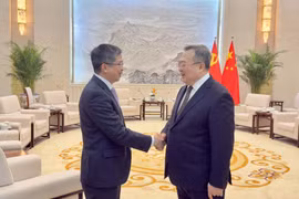2月18日，越南新任驻中国大使范清平拜会了中共中央对外联络部部长刘建超。图自越通社
