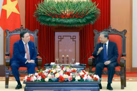 苏林总书记会见前来辞行拜会的美国驻越南大使。图自越通社