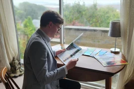 英国共产党党员、越南问题研究者基里尔·惠特克。图自越通社