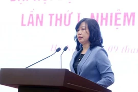 越共中央委员、卫生部长陶红兰发表讲话。图自越通社