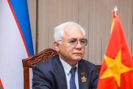 乌兹别克斯坦—越南友好协会主席阿利舍尔·鲁斯塔莫维奇·穆哈梅多夫。图自越通社