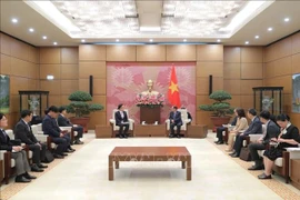 越南国会副主席黎明欢会见三星电子首席财务官朴顺哲。图自越通社