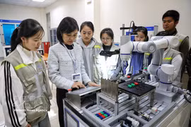 每年，越南培养数以万计的电子、信息技术及工程等领域的工程师。图自越通社