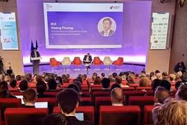 越南信息传媒部副部长裴黄方出席在巴黎举行的人工智能行动峰会。图自越通社