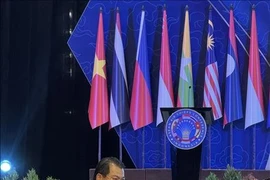 越南防空空军军种司令武鸿山少将率团出席会议。图自越通社