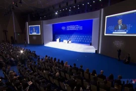 范明政总理出席世界经济论坛2025年新领军者年会全体会议