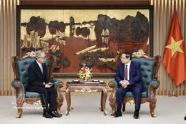 越南政府总理范明政在政府驻地会见了印度尼西亚共和国驻越南特命全权大使亚当·穆拉瓦尔曼·图吉奥。图自越通社