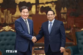 越南政府总理范明政会见韩国总统特使朴昌达。图自越通社