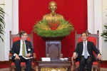 越共中央经济部部长阮文平会见美国-东盟理事会代表团