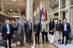 越南交通运输部代表与法国开发署在AFD总部合影 图自越通社