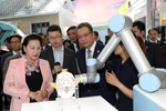 越南国会主席阮氏金银参观中国中关村科技会展中心(组图）
