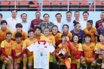 政府总理范明政在2023年国际足联女足世界杯前夕会见越南女足
