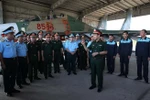 潘文江大将对越南人民军防空空军军种和第二军团司令部下属单位进行调研