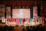 越南国会主席王廷惠出席庆祝越阿建交50周年文艺演出
