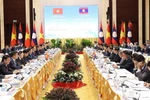越南政府总理范明政与老挝总理宋赛·西潘敦共同主持政府间联合委员会第45次会议
