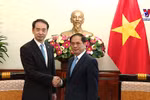 越南政府副总理裴青山会见中国驻越南大使何炜